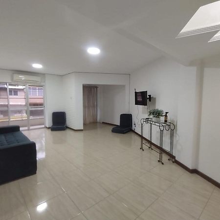 Apartamento amplo pé na areia - Itapema 180m da Praia Exterior foto