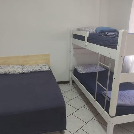 Apartamento amplo pé na areia - Itapema 180m da Praia Exterior foto