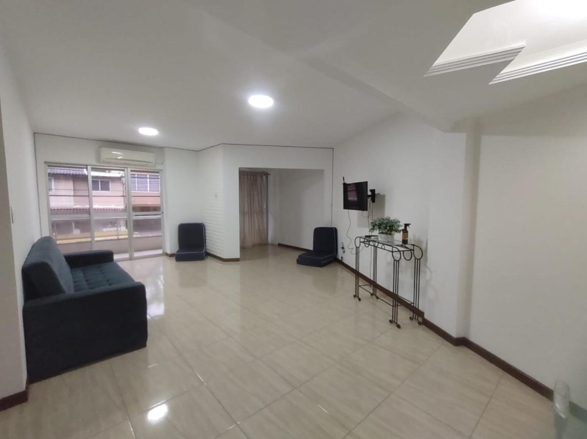 Apartamento amplo pé na areia - Itapema 180m da Praia Exterior foto