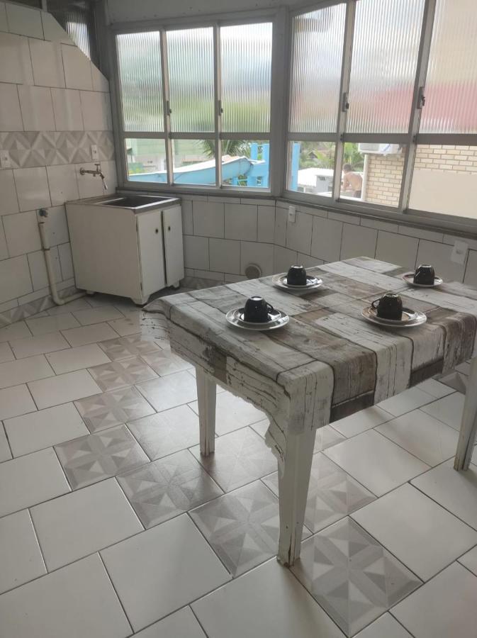 Apartamento amplo pé na areia - Itapema 180m da Praia Exterior foto