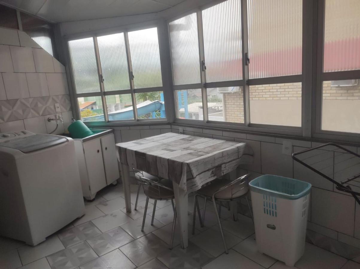 Apartamento amplo pé na areia - Itapema 180m da Praia Exterior foto