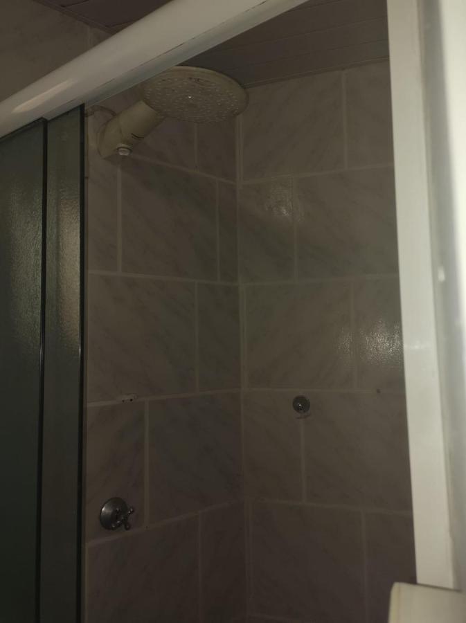 Apartamento amplo pé na areia - Itapema 180m da Praia Exterior foto