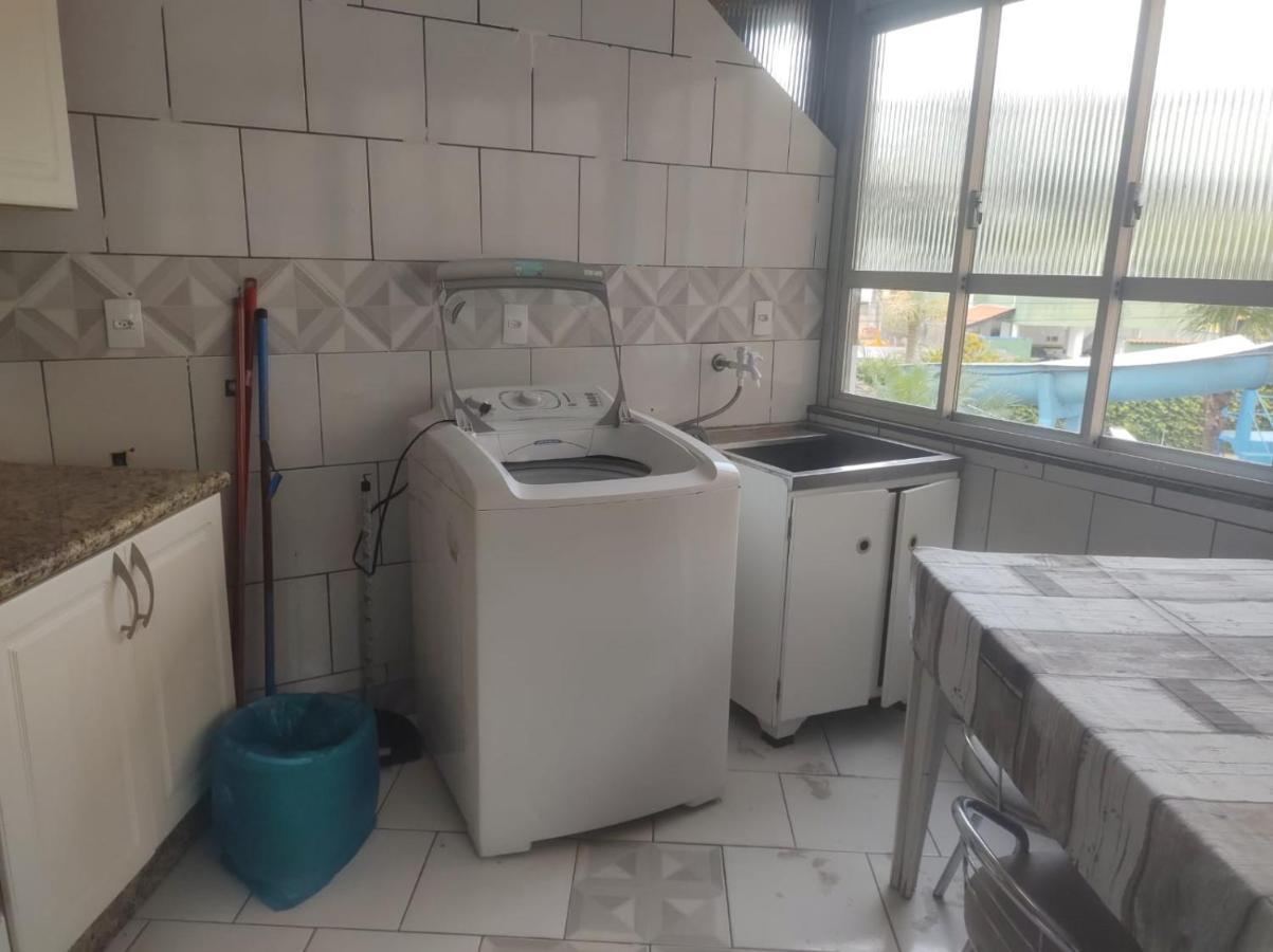 Apartamento amplo pé na areia - Itapema 180m da Praia Exterior foto