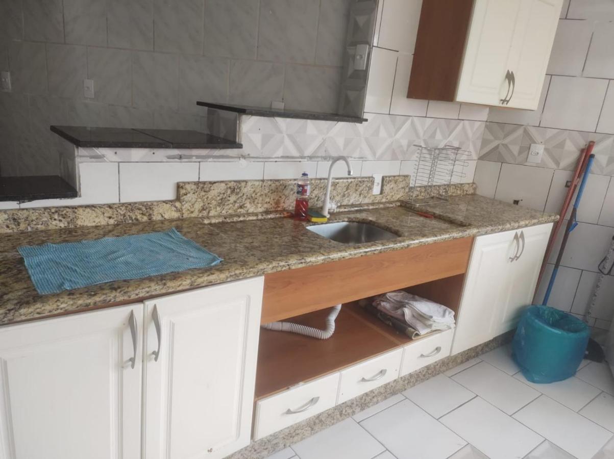 Apartamento amplo pé na areia - Itapema 180m da Praia Exterior foto