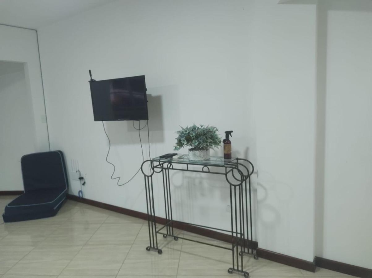 Apartamento amplo pé na areia - Itapema 180m da Praia Exterior foto