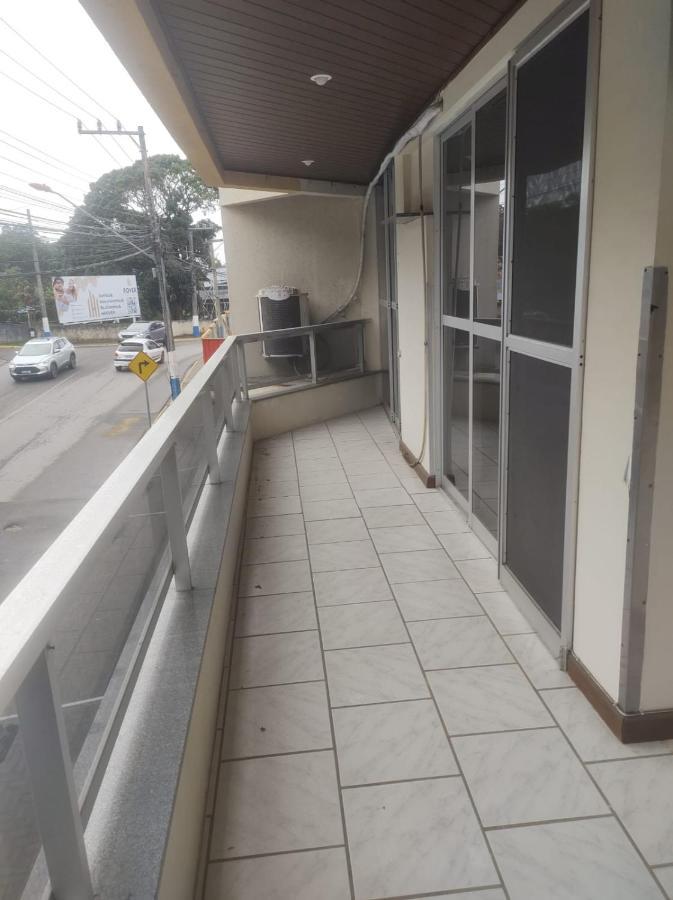 Apartamento amplo pé na areia - Itapema 180m da Praia Exterior foto