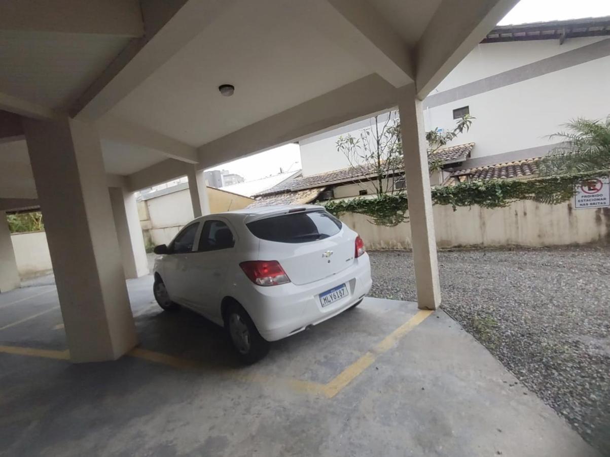 Apartamento amplo pé na areia - Itapema 180m da Praia Exterior foto