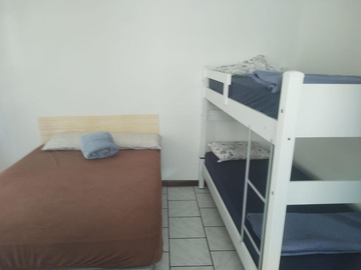 Apartamento amplo pé na areia - Itapema 180m da Praia Exterior foto