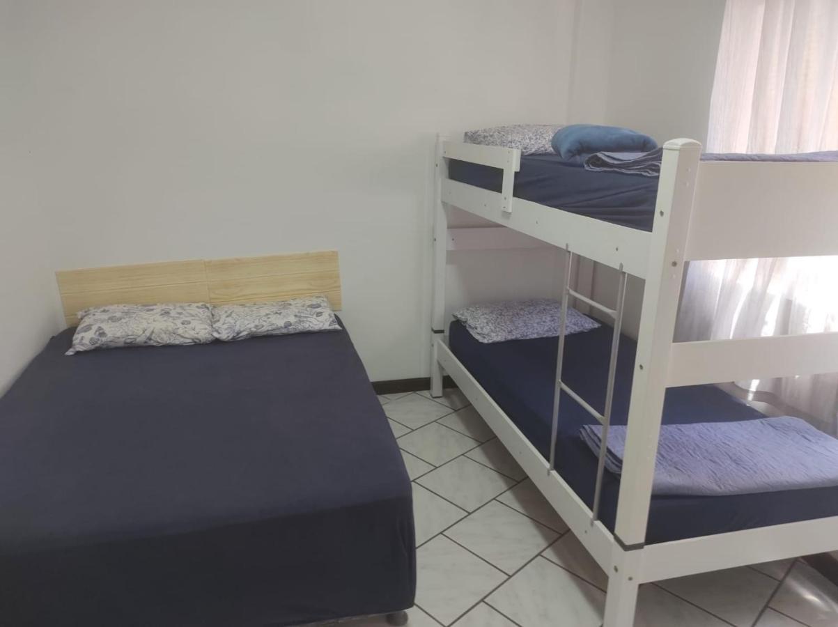 Apartamento amplo pé na areia - Itapema 180m da Praia Exterior foto